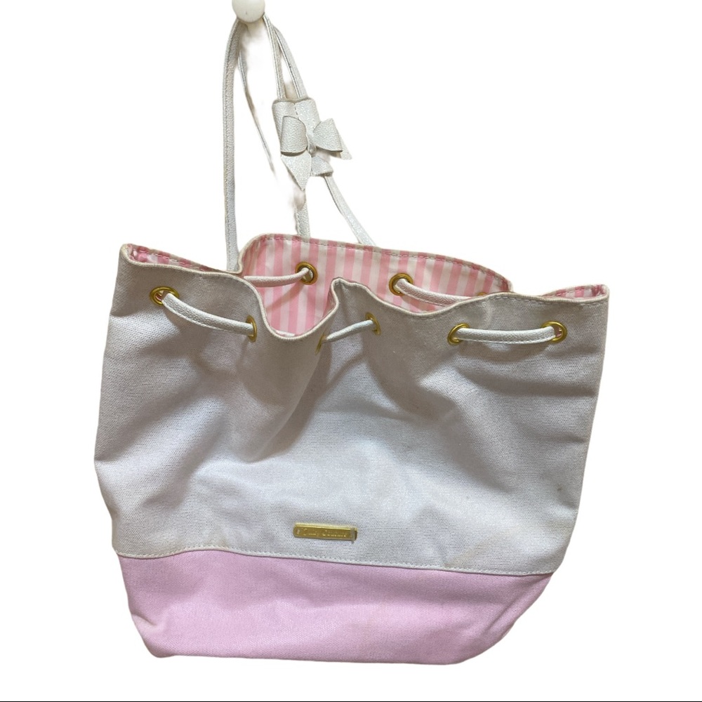 Juicy Couture back Pak. Beautiful pink & white